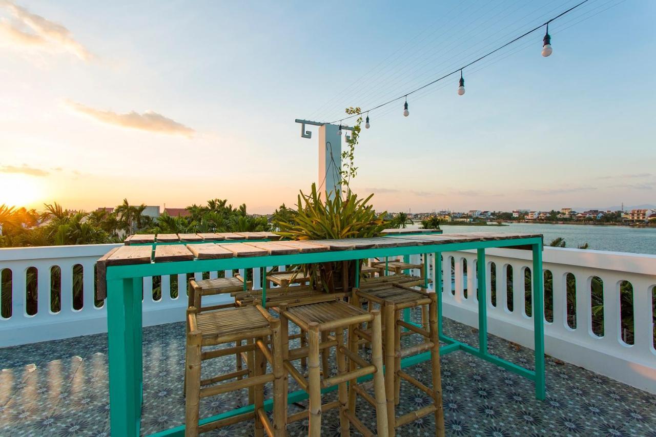 Sunny Riverside Homestay Хойан Экстерьер фото