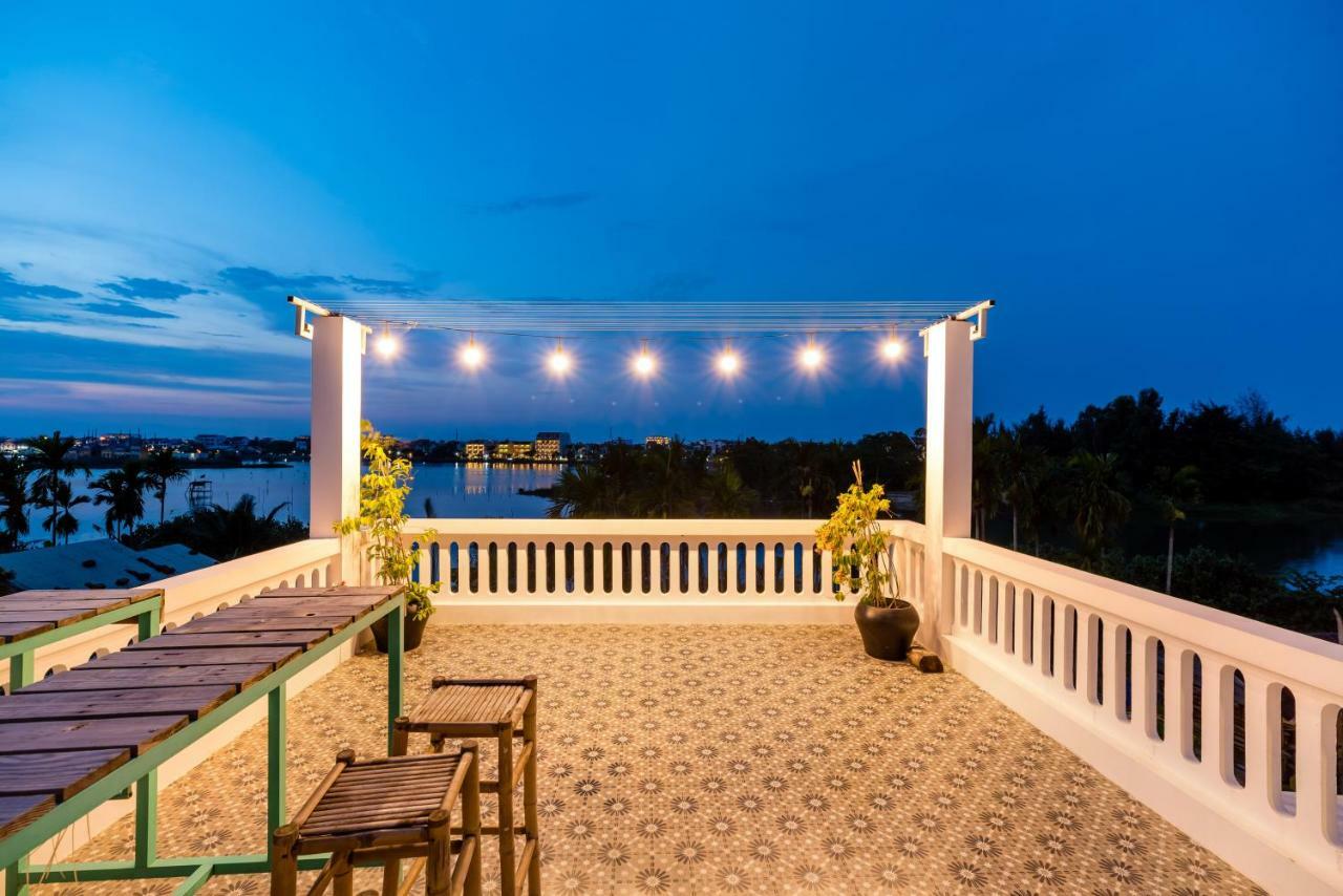 Sunny Riverside Homestay Хойан Экстерьер фото